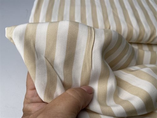 Fastvævet viscose - fine striber i beige/offwhite